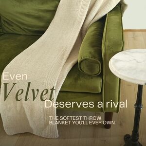 Luxurious Cream Throw Blanket